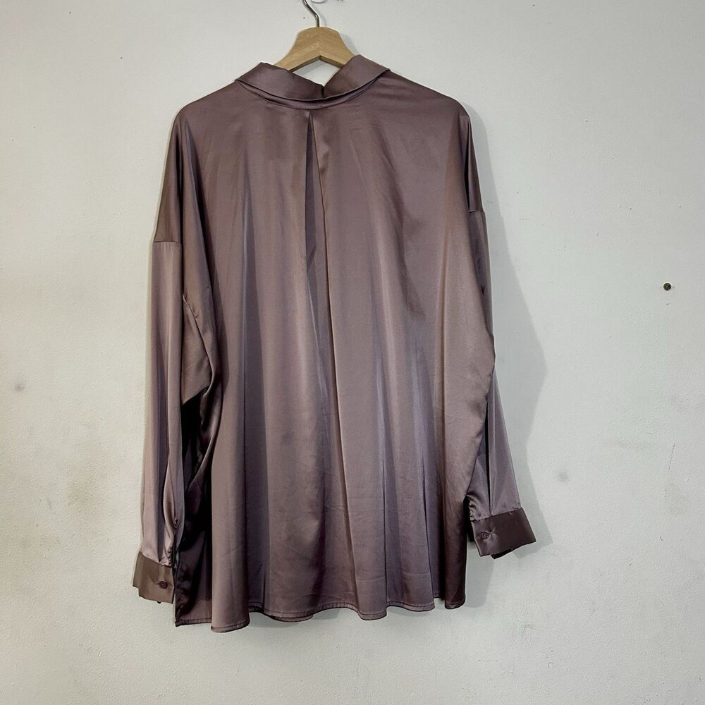 Arula Shirt Size B (2X / 18-20) in Lavender Polyester Satin, Oversized, Elegant - Picture 2 of 4